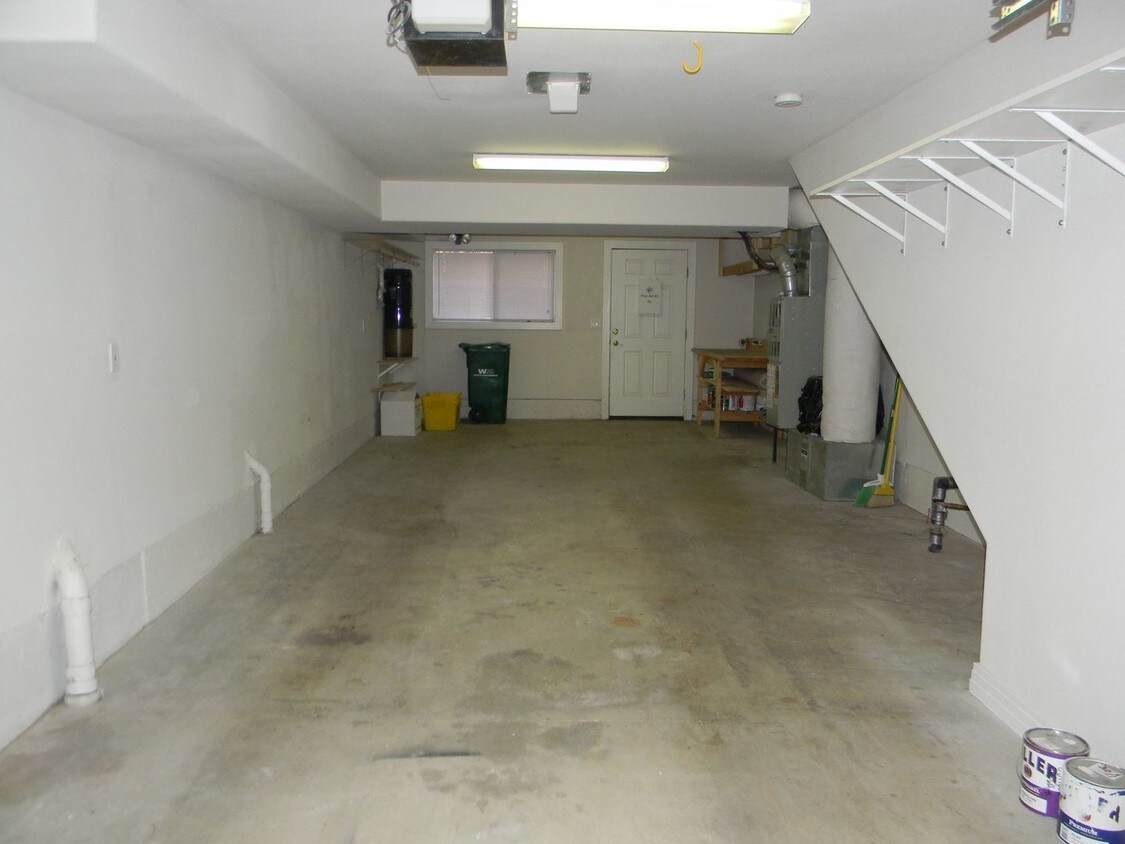 Building Photo - 2 br, 2.5 bath House - 2665 NW Thurman St