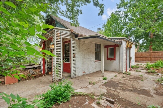 Photo - Charming bungalow for rent! House