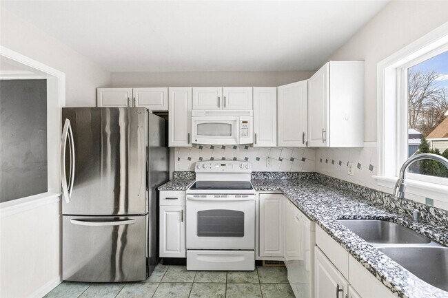 Foto del edificio - 835 N Forest Ave