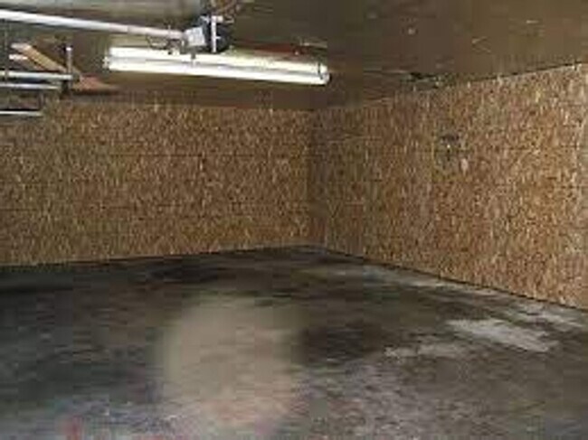 Building Photo - 3 bedroom, 1 bath Home, In Loveland.