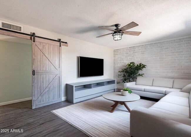 Building Photo - 1715 E El Parque Dr