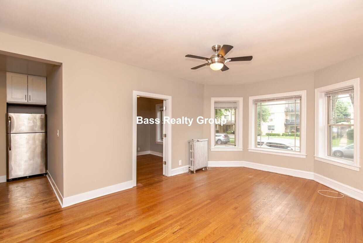 Primary Photo - 1339 W Touhy Ave