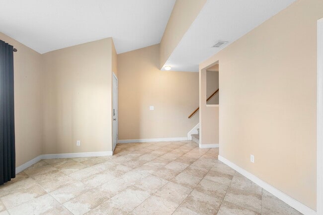 Building Photo - 2302 S Park Ave