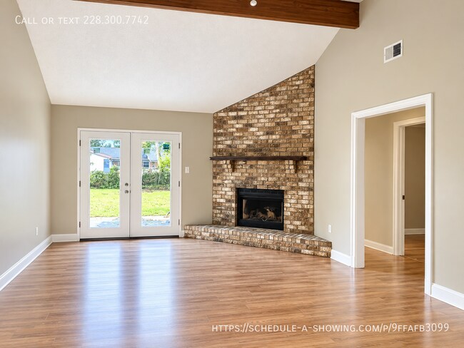 Foto del edificio - 9004 Warbler Ave