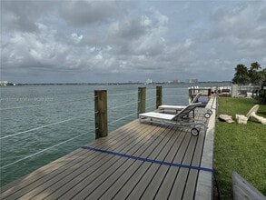 Building Photo - 2250 Bay Dr
