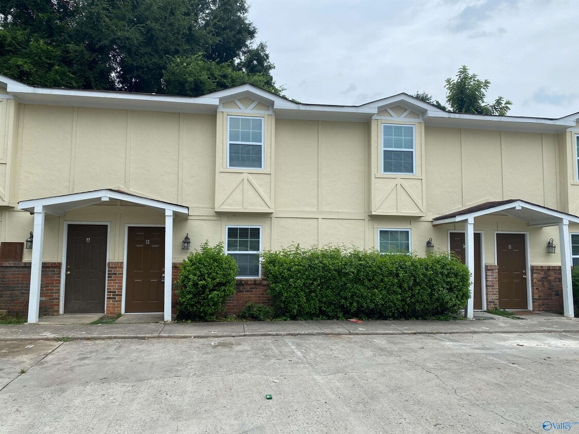 Foto principal - 5130 Blue Spring Rd NW