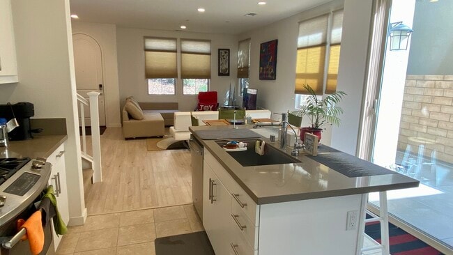 Foto del edificio - 22 Poppy