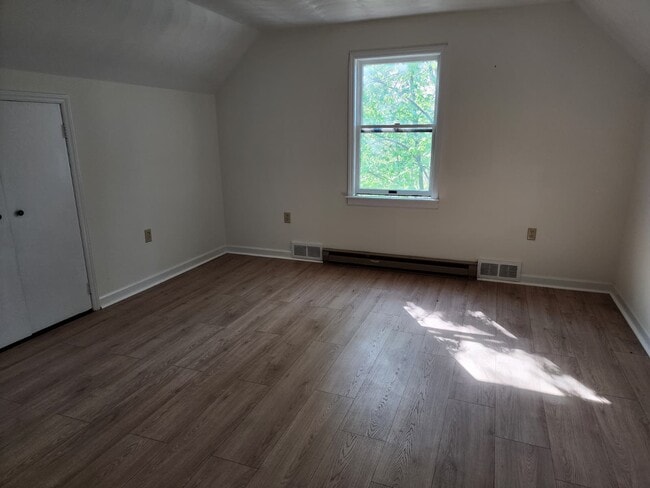 Building Photo - 132 W Seminary Ln