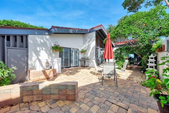 Building Photo - 752 Sarabay Rd