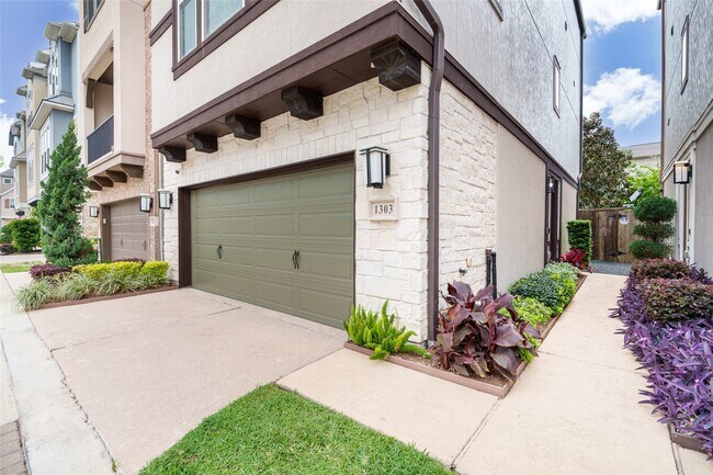 Building Photo - 1303 Edwinstowe Trl