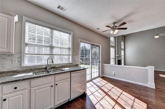 Building Photo - 300 Treyford Ct