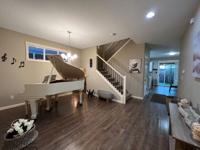 Building Photo - Beautiful Gresham 4 Bed, 2.5 Bath Home!