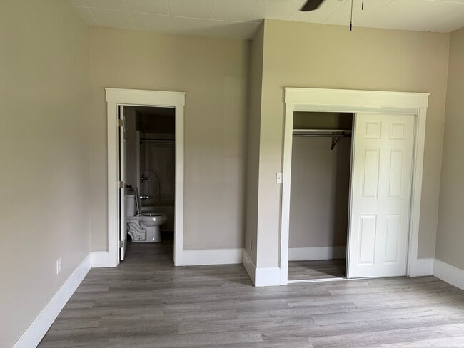 main bedroom - 713 N Chamberlain Ave