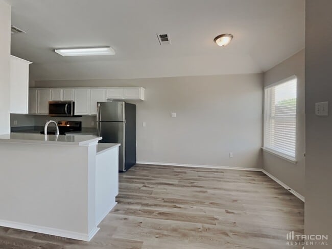 Building Photo - 1106 Sage Brush Tr