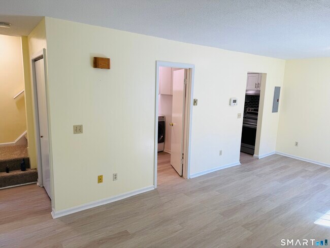 Foto del edificio - 64 Deerwood Ln