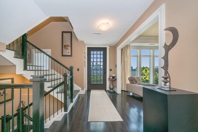 Building Photo - 8 Henley Pl