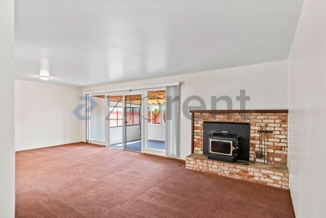 Building Photo - Unit