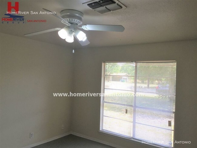 Building Photo - 2740 Woodbury Dr