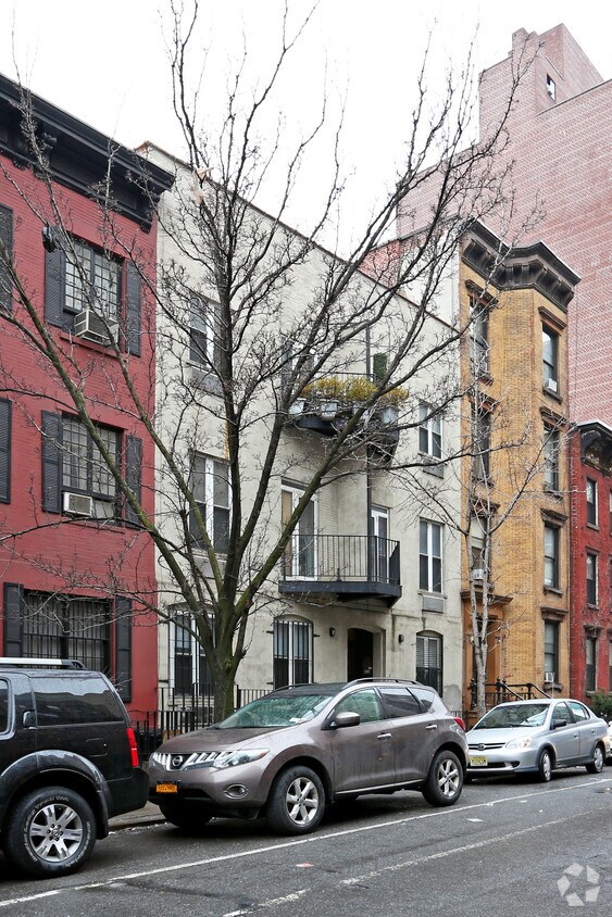 Foto del edificio - 356-358 W 30th St