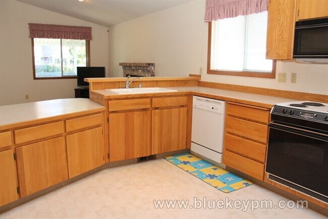 Building Photo - 3 Bed 1.5 Baths Home in East Cascade Park