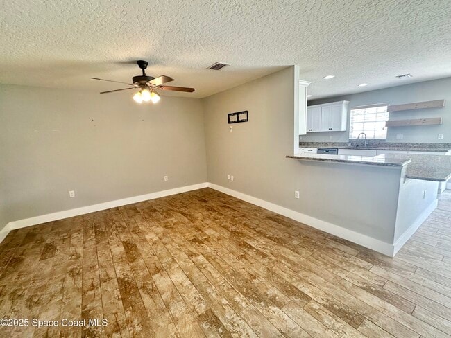 Foto del edificio - 2130 Garnet Ct