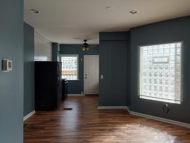 Building Photo - 419 Jackson St