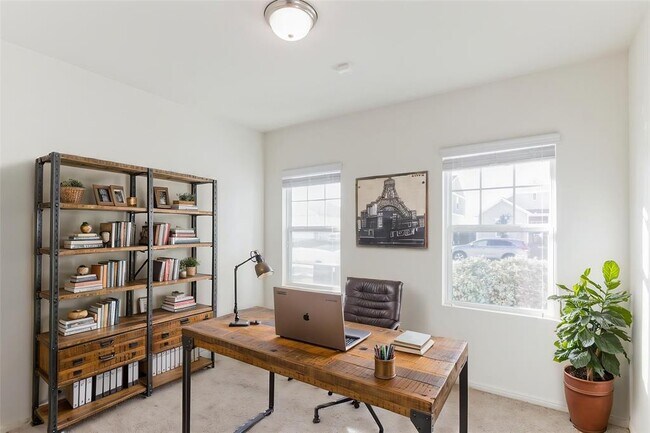 Foto del edificio - 13609 Charles Abraham Wy