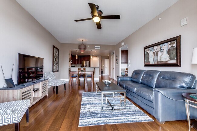 Foto del edificio - GORGEOUS FURNISHED CONDOMINIUM WITH GREAT ...
