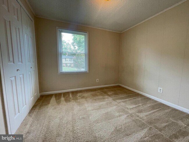 Building Photo - 6024 Loriella Park Dr