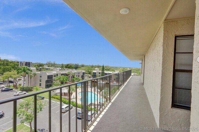 Building Photo - 12 Royal Palm Way