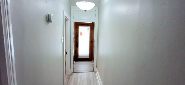 Building Photo - 4 Bedroom 1.5 Bathroom Rowhome in York!