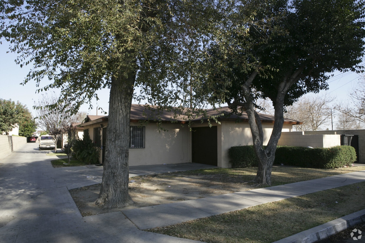 Primary Photo - 7331-7335 Petrol St