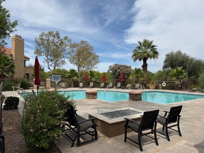 Tatum and Shea - Fully Remodeled Gated Condo that overlooks pool! - Tatum and Shea - Fully Remodeled Gated Condo that overlooks pool!