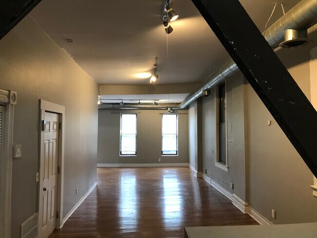 Foto del edificio - 1877 N Milwaukee Ave