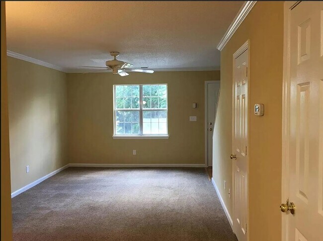 Foto del edificio - 2BR Condo Overlooking UGA Golf Course | On UGA Bus Line | Minutes to Campus