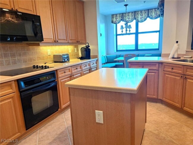 Building Photo - 11600 Court of Palms