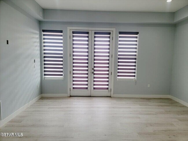 Foto del edificio - 4203 Tarek Ln
