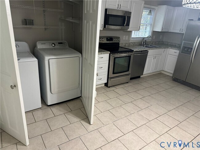 Foto del edificio - 3401 Woodsong Dr