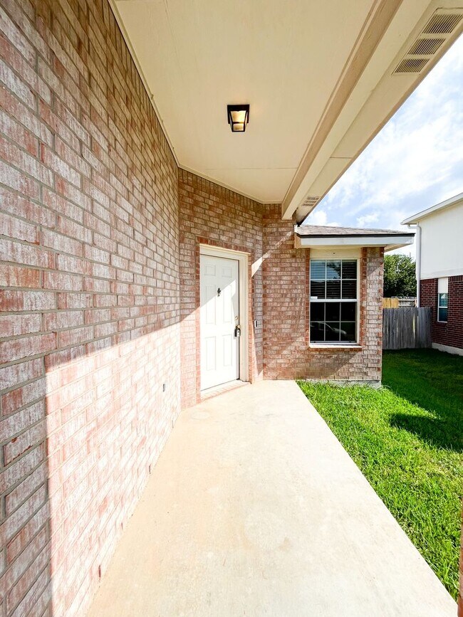 Foto del edificio - Available Now Beautiful 1 story, 4 bedroom...
