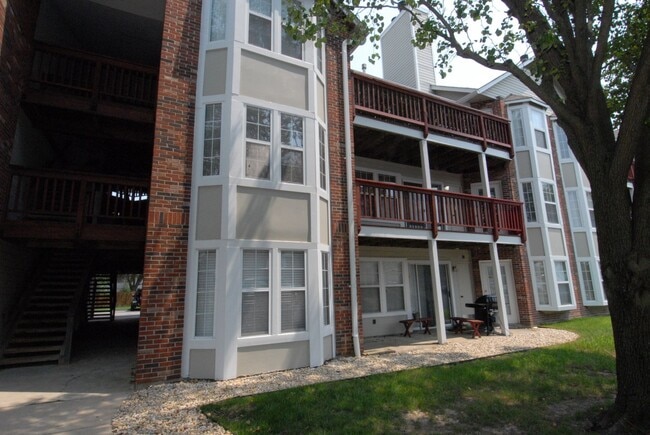 Building Photo - St Charles Area Condo **Coming Soon**