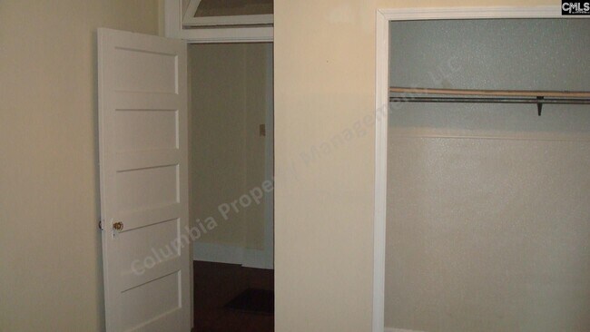 Building Photo - 3323 Rosewood Dr