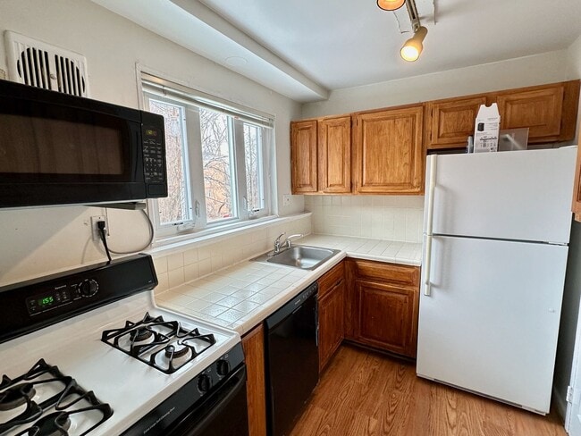 Photo - Beautiful 2 - bedroom condo in the award-winning Bethesda Parkside community!