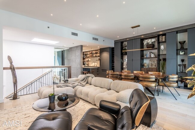 Building Photo - 3 br, 2.5 bath House - 489 Harrison Street...