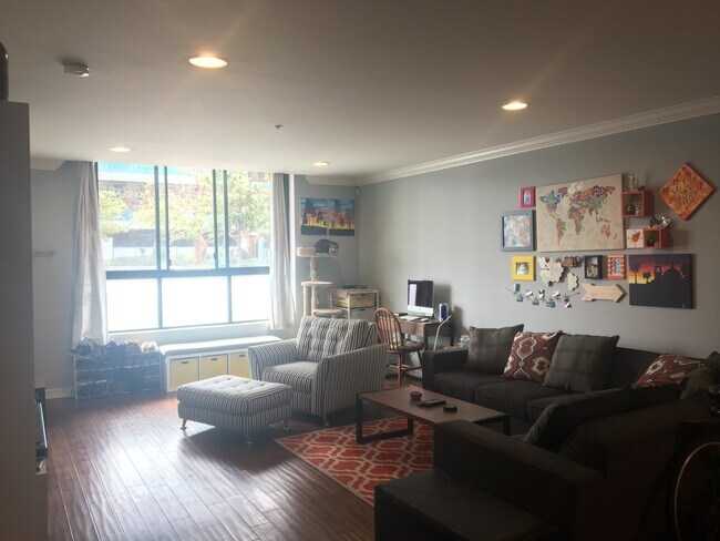 Livingroom2 - 1480 Broadway