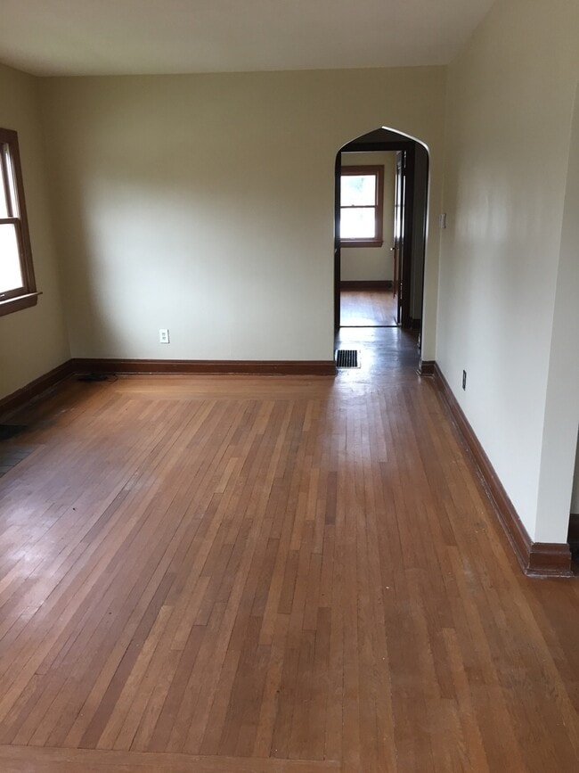 Building Photo - 3172 Mozart Ave