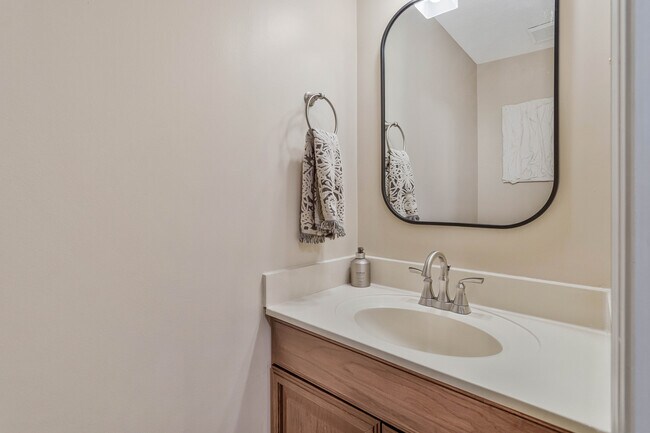 Foto del edificio - 1226 Quaker Ridge Dr