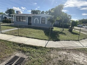 Building Photo - 2124 S Beech Rd