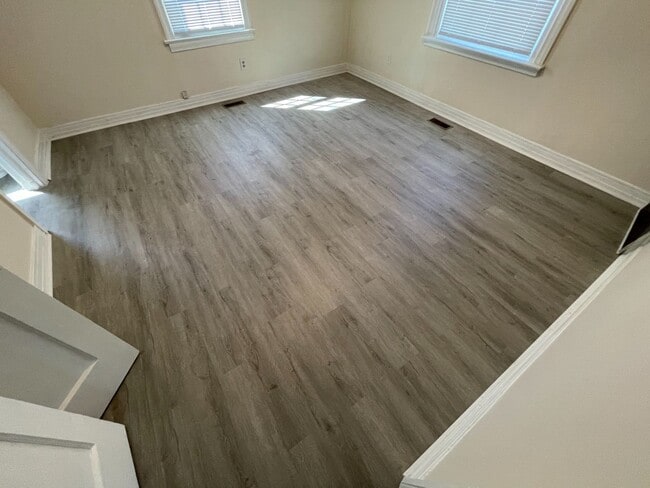 Building Photo - 2 Bedroom House - Available late August