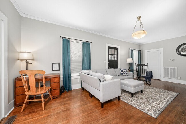 Foto del edificio - Renovated Vintage Cottage in downtown Cookeville