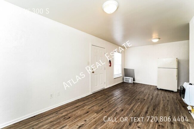 Building Photo - Cozy Single-Level 1 Bedroom / 1 Bathroom A...